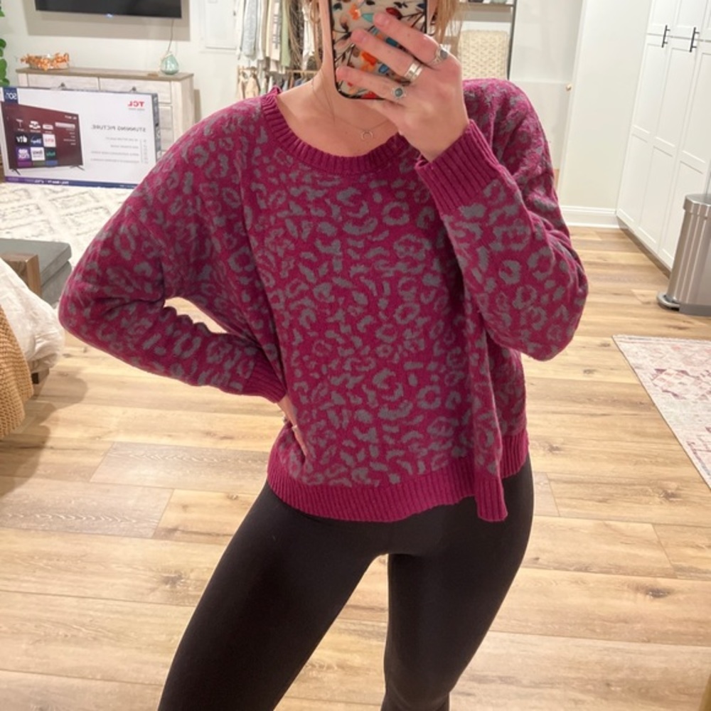 Free People Cool Cat Purple Leopard Print Oversized Drop Shoulder Sweater Size S - Picture 1 of 8